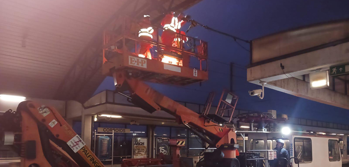 Imagem - Equipa IP a trabalhar na reposição das condições para retoma da circulação ferroviária