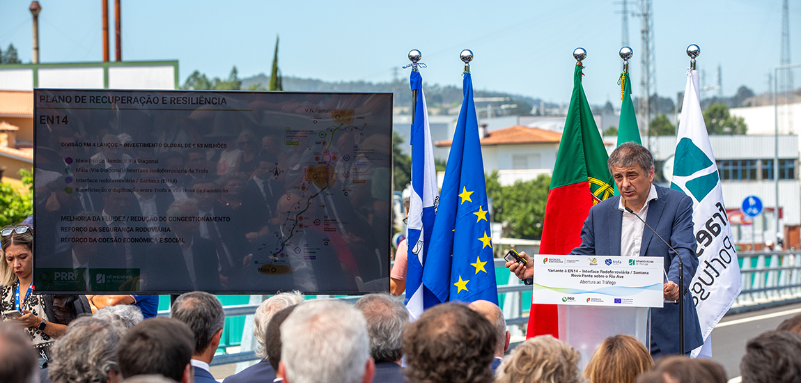 Carlos Fernandes, Vice-Presidente da IP, a apresentar a obra de ligação entre Trofa e Santana e do reforço com nova ponte e Variante à EN14